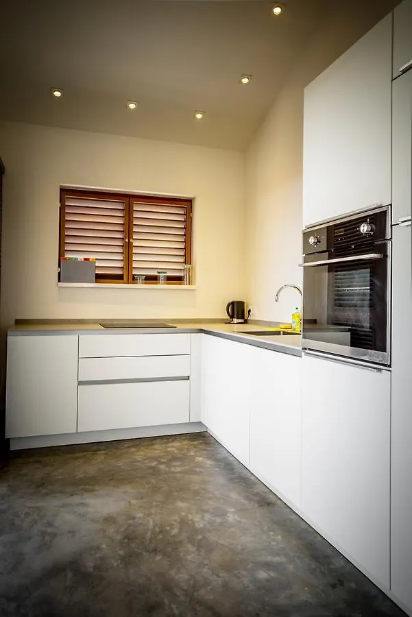 קרלנדיק Windhoek Resort Bonaire 2*,  באונאייר, סנט יוסטיישיוס ו-סאבה